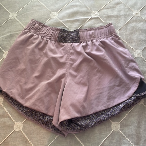 Lululemon reversible shorts size 8 - Picture 2 of 7